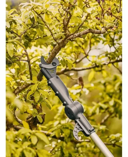 Gardena HighCut 360/18V P4A teleszkópos 
akkumulátoros ágvágó olló aksival