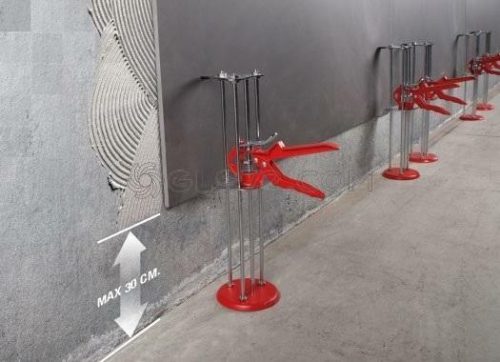 MONTOLIT LIFTERS rendszer nagy kerámialapok függőleges alátámasztásához.