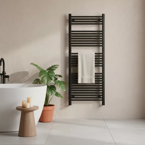 Egyenes törölközőszárító radiátor 1400x600 mm fekete