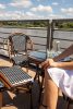 King Home Cafe Paris Rattan Kerti Asztal Üveglappal Dióbarna